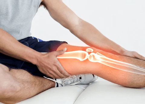 Боль в колене: чем может быть опасна и как ее лечить?