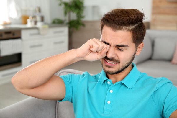 Лечение зуда в области глаз в домашних условиях